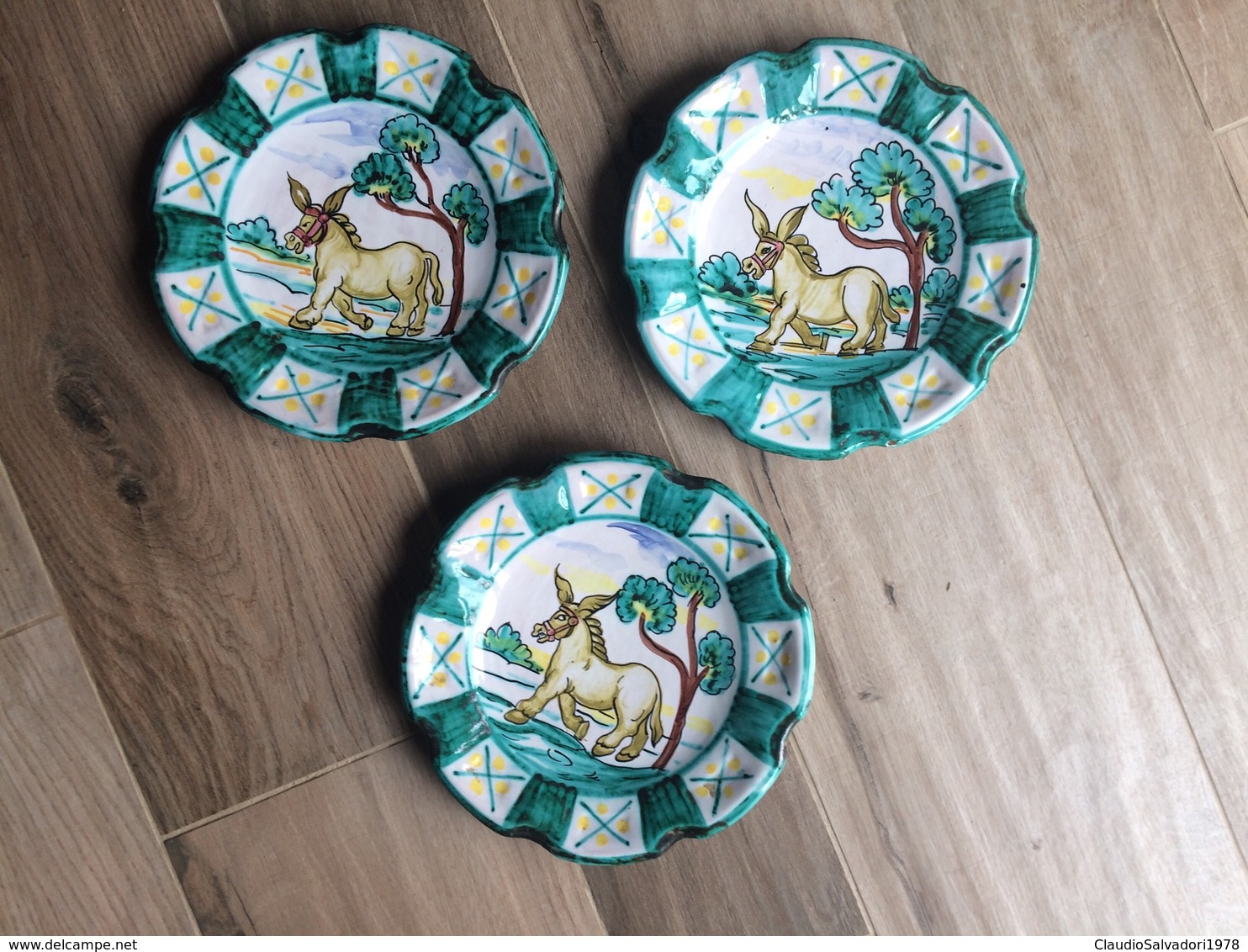 3 Piatti Vintage Da Appendere In Ceramica Fatti E Dipinti A Mano - Sicilia Caltagirone? Asino Ciuccio - Ohne Zuordnung