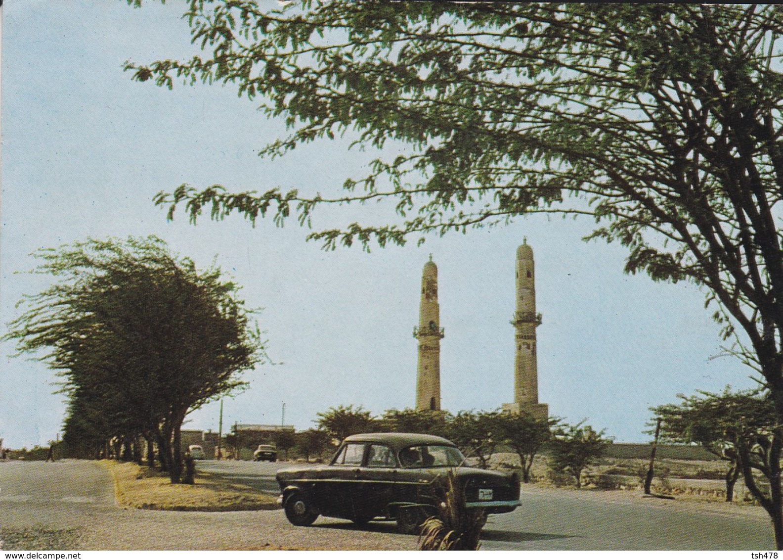 BAHREIN--TWIN MINARETS ON AWALI ROAD--voir 2 Scans - Bahreïn