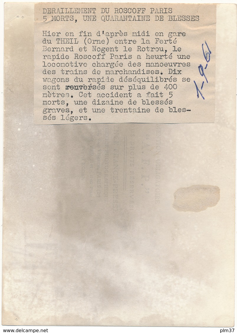 LE THEIL (61) - Catastrophe Ferroviaire 1961 - Déraillement Du Roscoff-Paris - Photo De Presse A.F.P. - Lieux