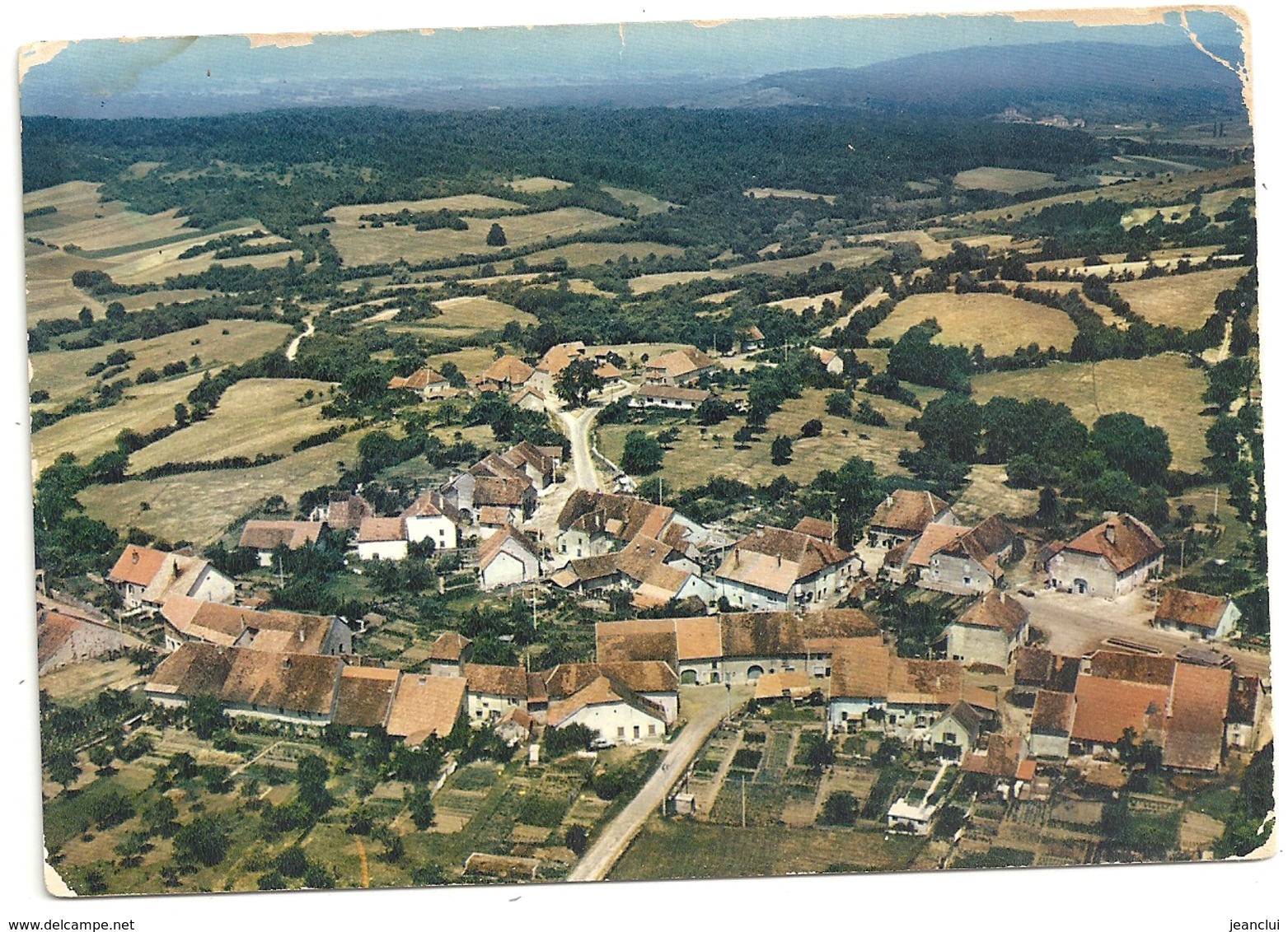 CPM .  AIGLEPIERRE  -  VUE GENERALE AERIENNE  . CARTE UN PEU USEE  NON ECRITE - Autres & Non Classés