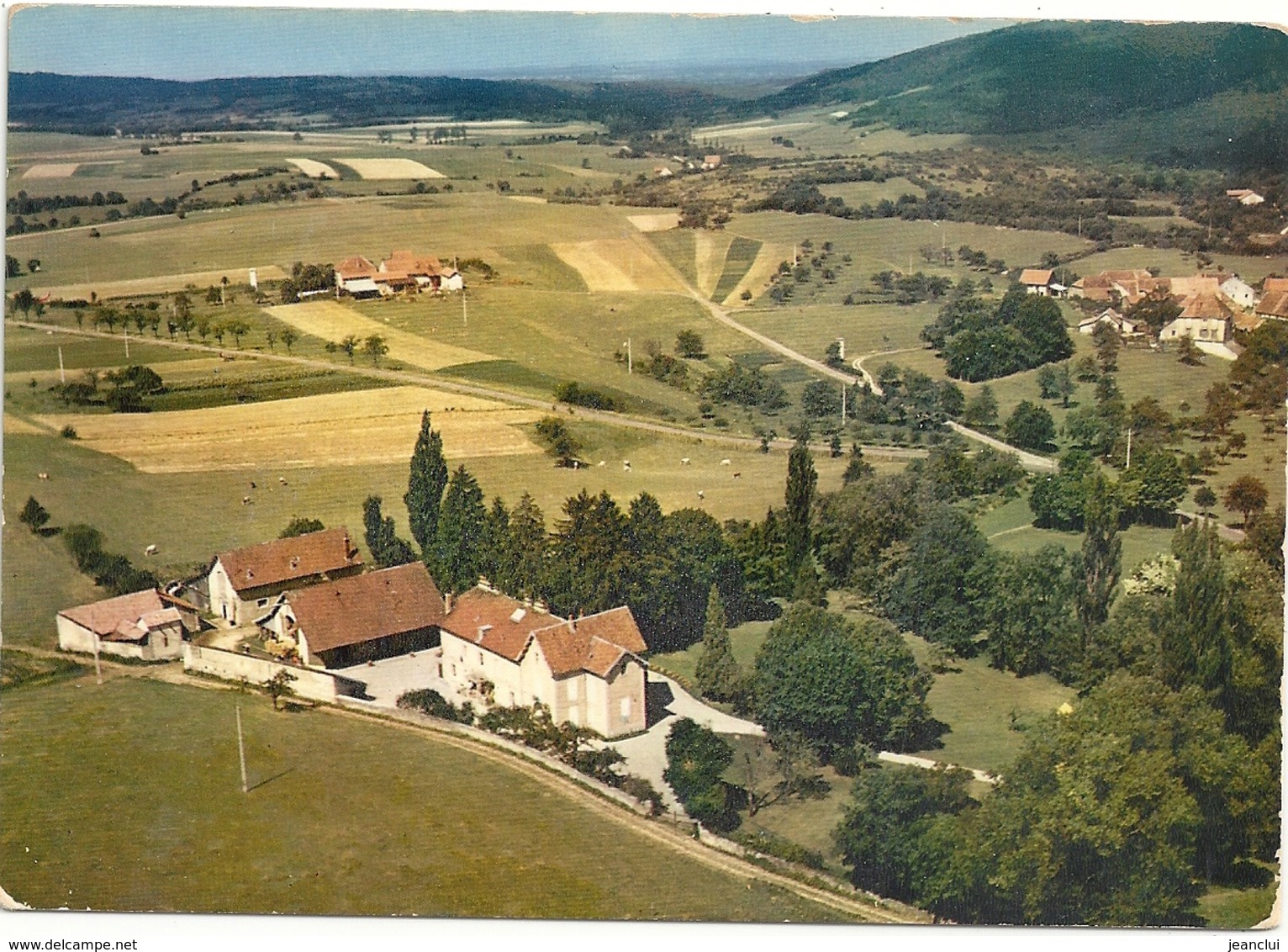 CPM .  MARNOZ  -  LES " GRANGES FEUILLET "  VUE AERIENNE  . CARTE UN PEU USEE  NON ECRITE - Autres & Non Classés