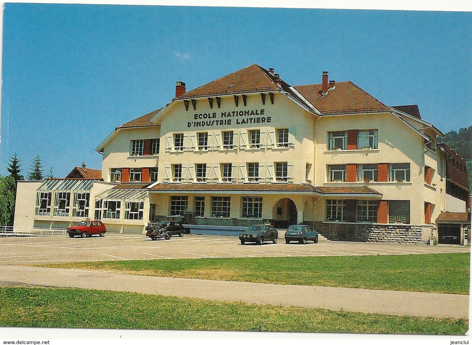 CPM . POLIGNY . ECOLE NATIONALE D'INDUSTRIE LAITIERE + RENAULT 5 - 205 PEUGEOT ET MOTO GODWIN   -  CARTE NON ECRITE - Poligny