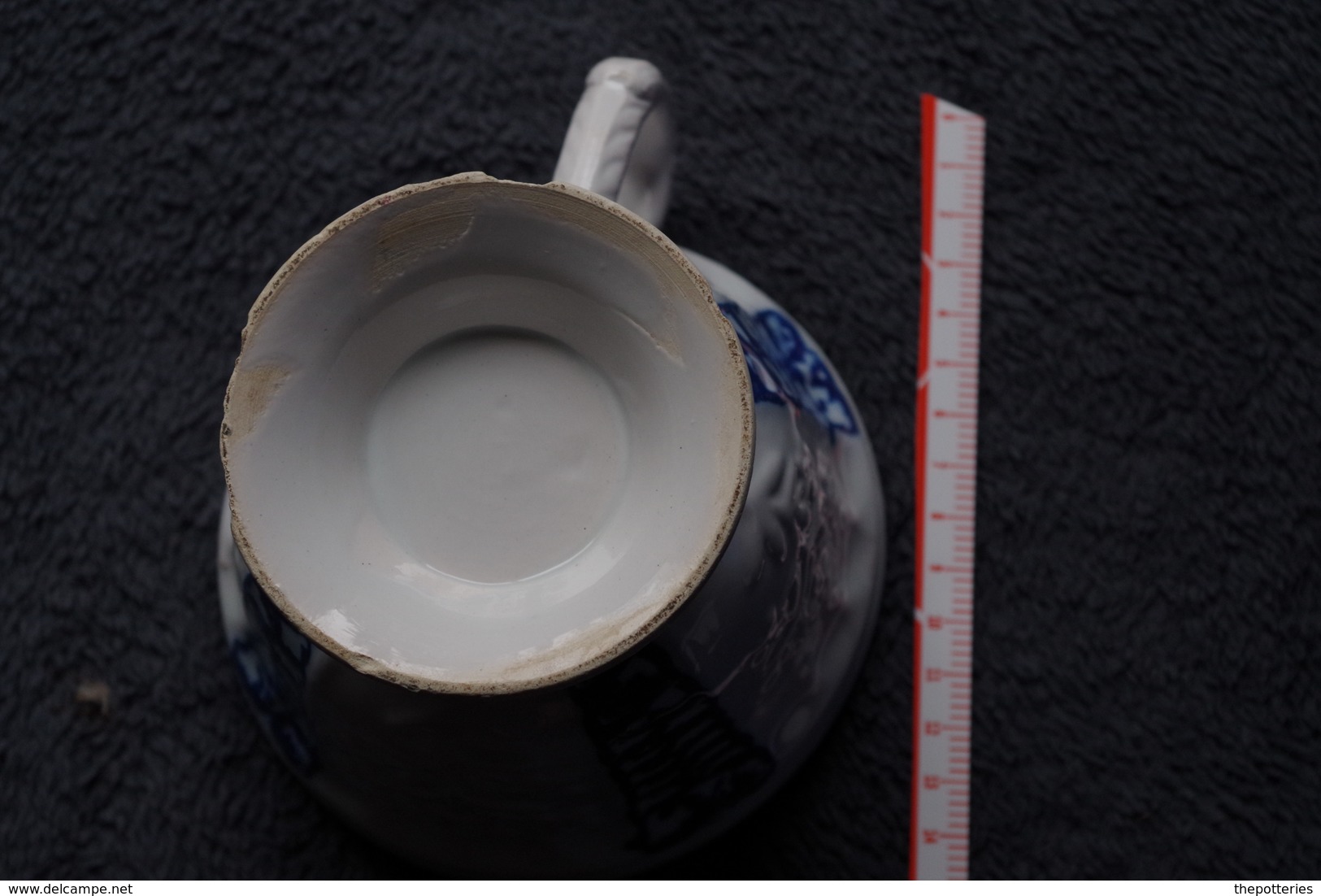 D9 Grande Tasse Chocolat Ca 1840 Epoque Louis Philippe  11 Cm De Haut Environ En L'état Egrenures Et Chocs Au Pied - Cups