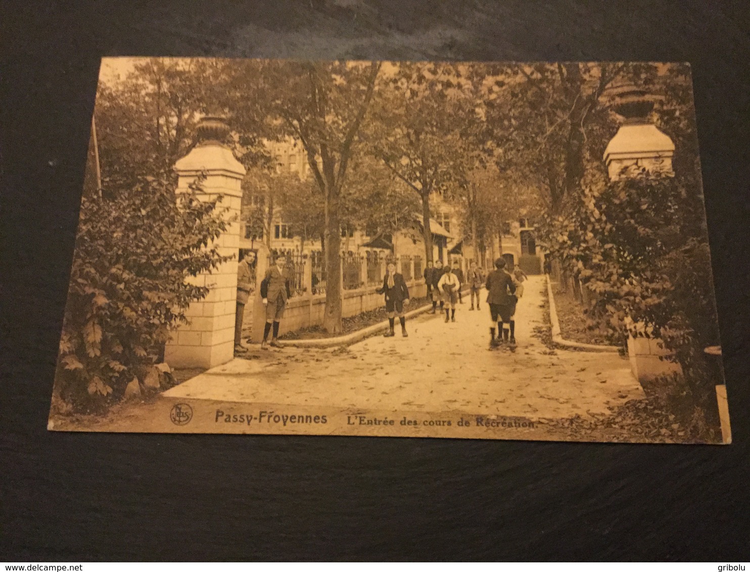 PASSY FROYENNES - L’Entrée Des Cours De Récréation - Tournai