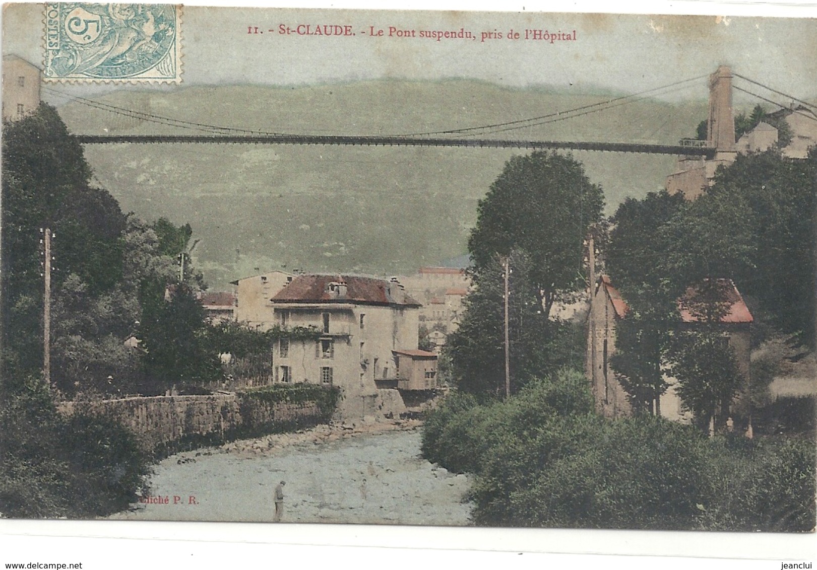 11. St-CLAUDE . LE PONT SUSPENDU PRIS DE L'HOPITAL . CARTE COLORISEE AFFR A-CHEVAL LE 18 SEPT 1905 . 2 SCANES - Saint Claude