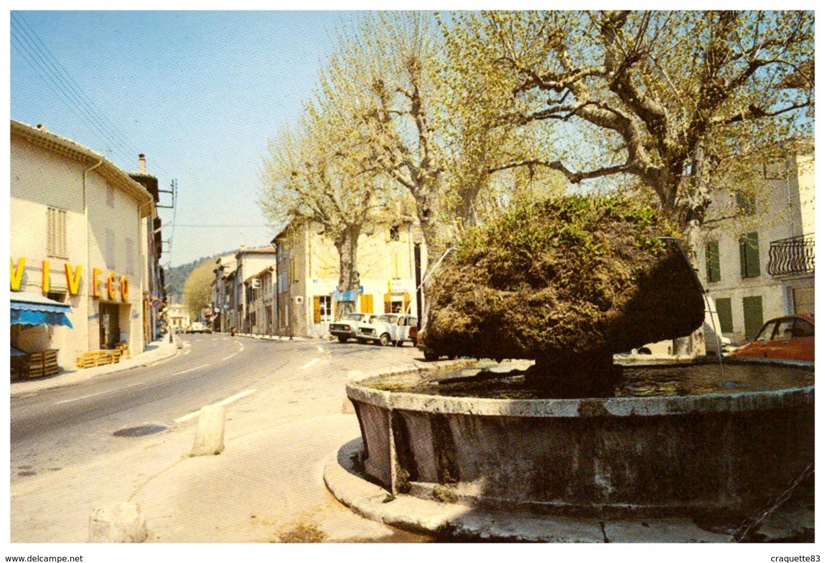 SAINT ZACCHARIE   PLACE DU 4 SEPTEMBRE ET SA FONTAINE   CPSM    CARTE ANIMEE - Saint-Zacharie