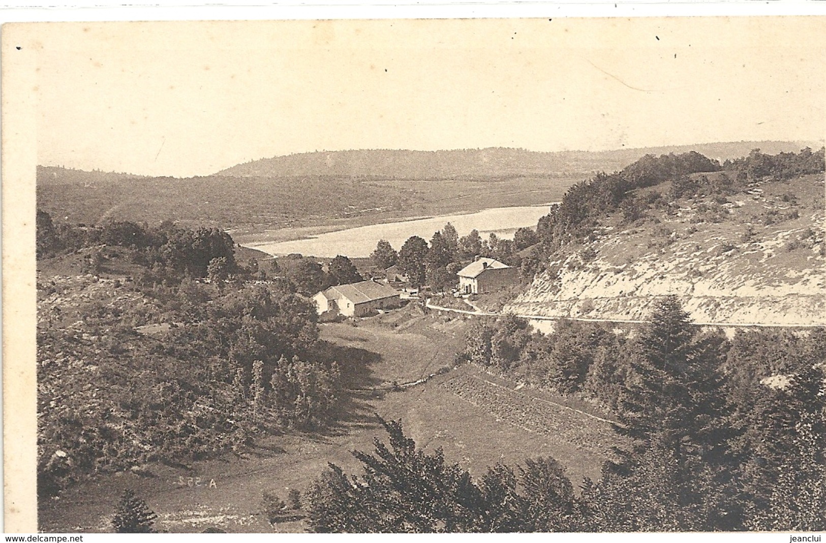 JURA-TOURISTE . ILAY ET LE LAC . CARTE NON ECRITE - Autres & Non Classés