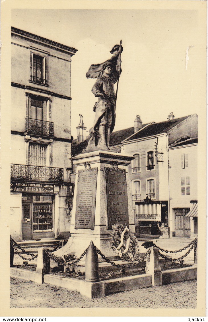 BRUYERES EN VOSGES - Le Monument Aux Morts - Monuments Aux Morts