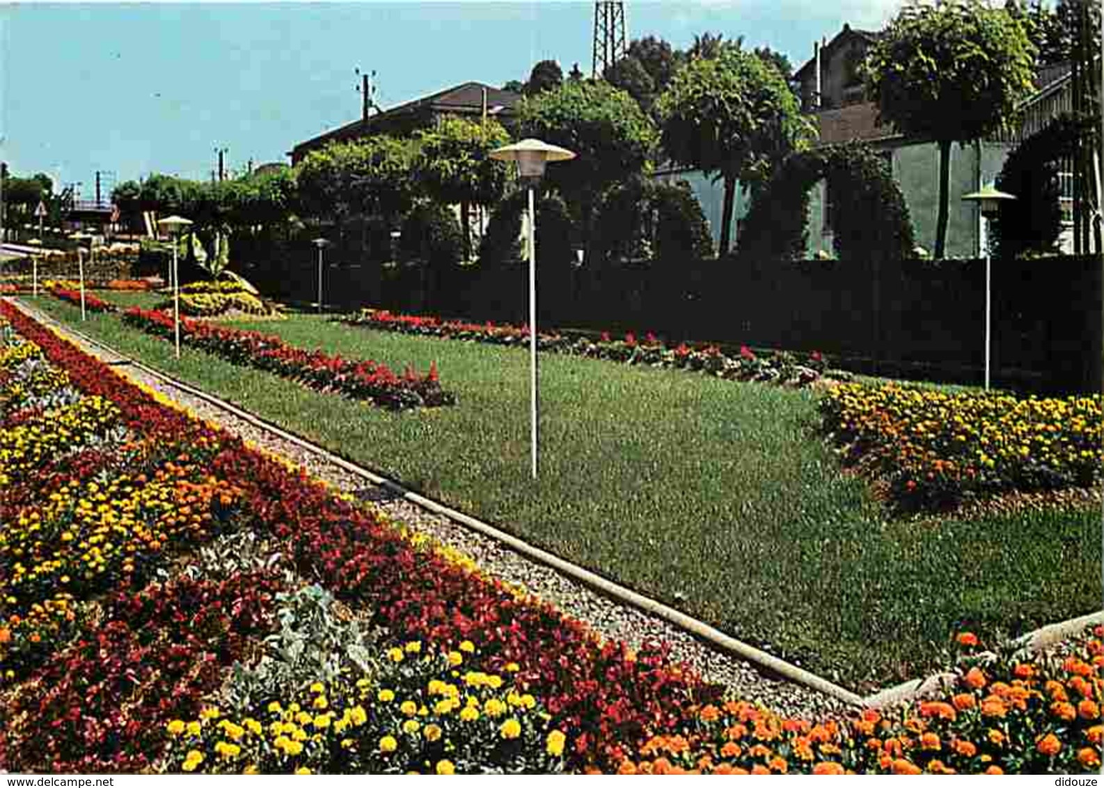 42 - Le Chambon-Feugerolles - Le Jardin Près De La Gare - Massifs Floraux - Fleurs - Carte Neuve - Voir Scans Recto-Vers - Le Chambon Feugerolles