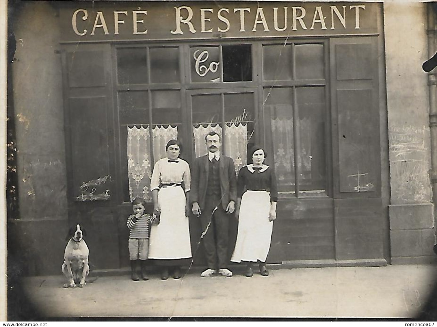 CAFE RESTAURANT CO...? - Patron Et Sa Famille, Son Chien  - Carte-photo Vers 1910 - Lieu à Situer - A Voir ! - Restaurants