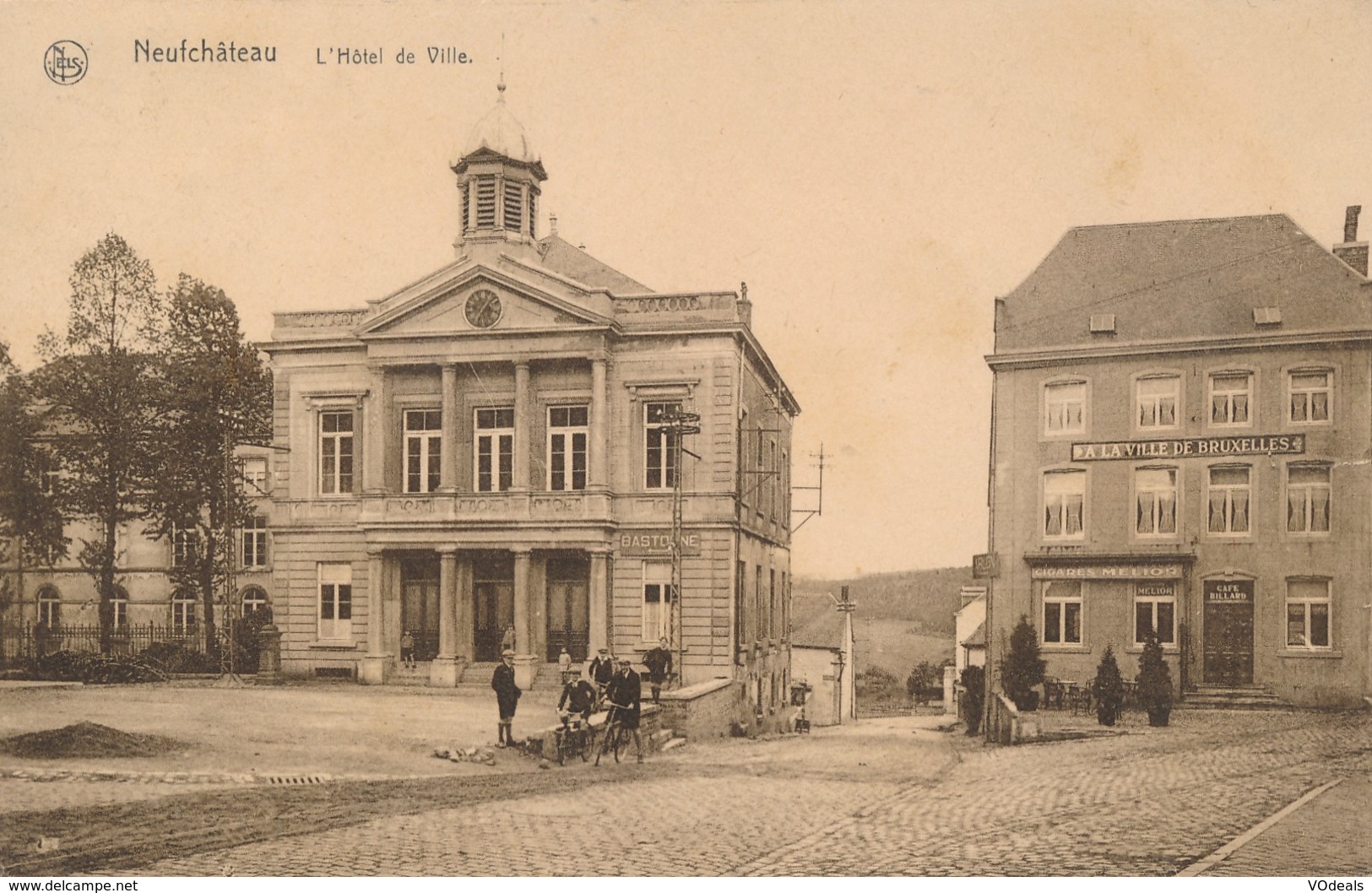 CPA - Belgique - Luxembourg - Neufchâteau - L'Hôtel De Ville - Neufchâteau