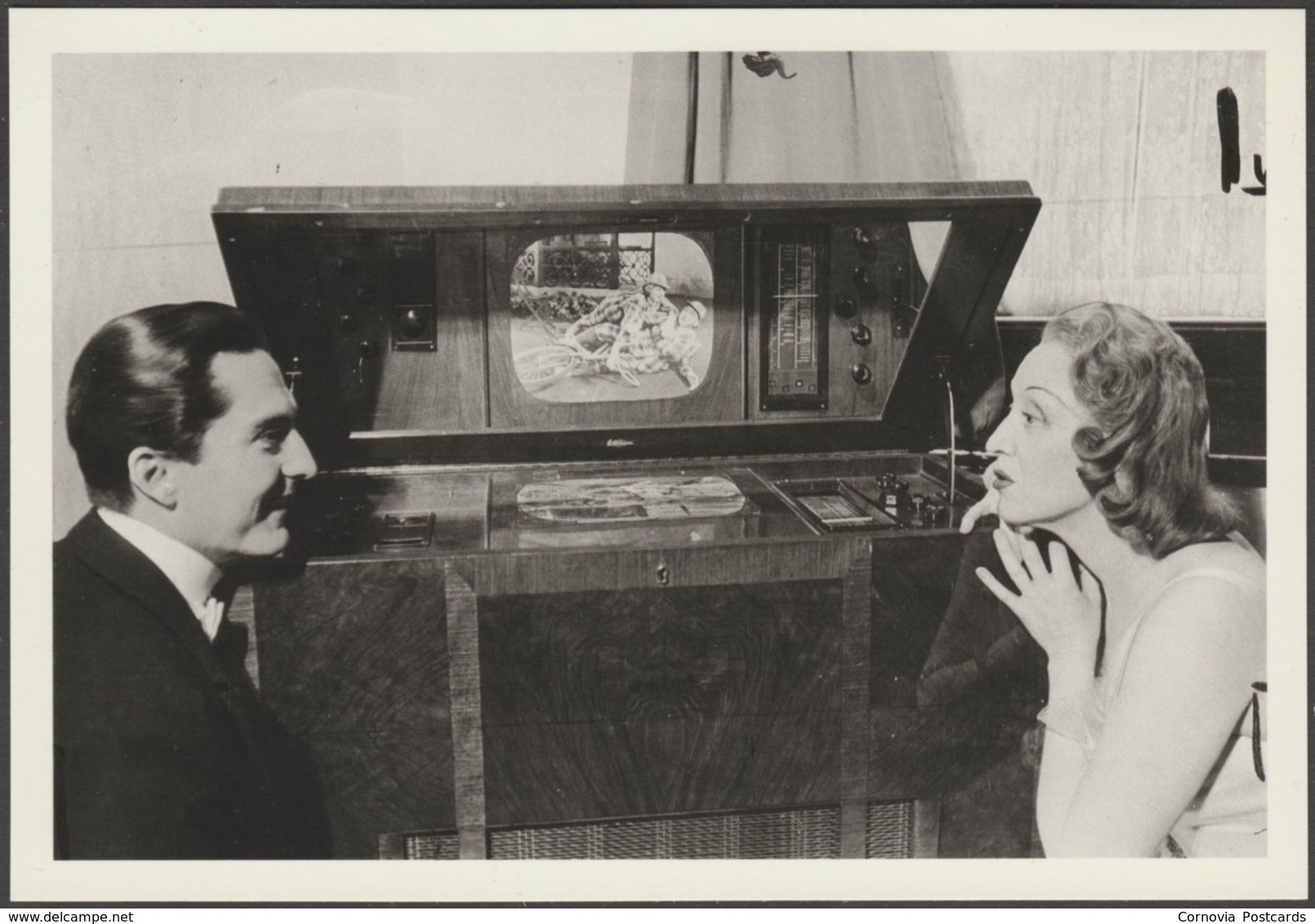 Binnie Hale And Roger Treville Watching Television In 1939 - NMPFT Postcard - Museum