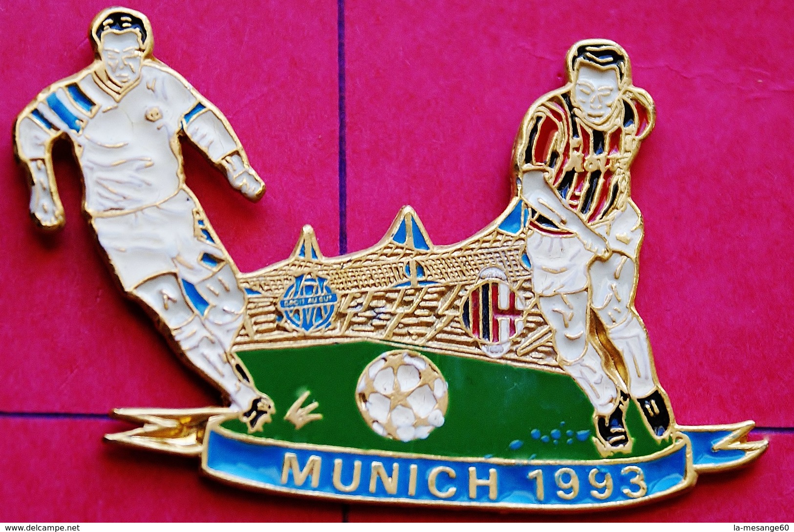 FF 526........très Grand Pin's  !  7cmx4cm !.............MUNICH 1993.................FOOTBALL - Football