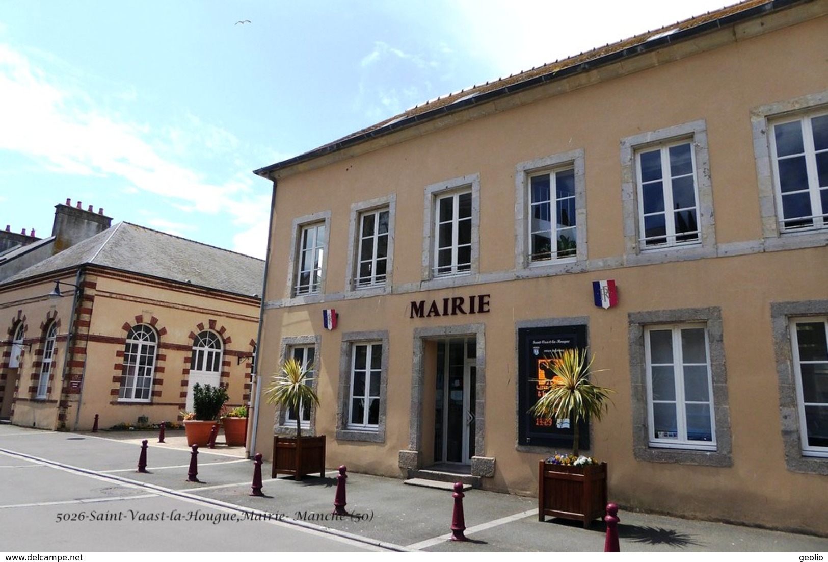 Saint-Vaast-la-Hougue (50)- Mairie (Edition à Tirage Limité) - Saint Vaast La Hougue