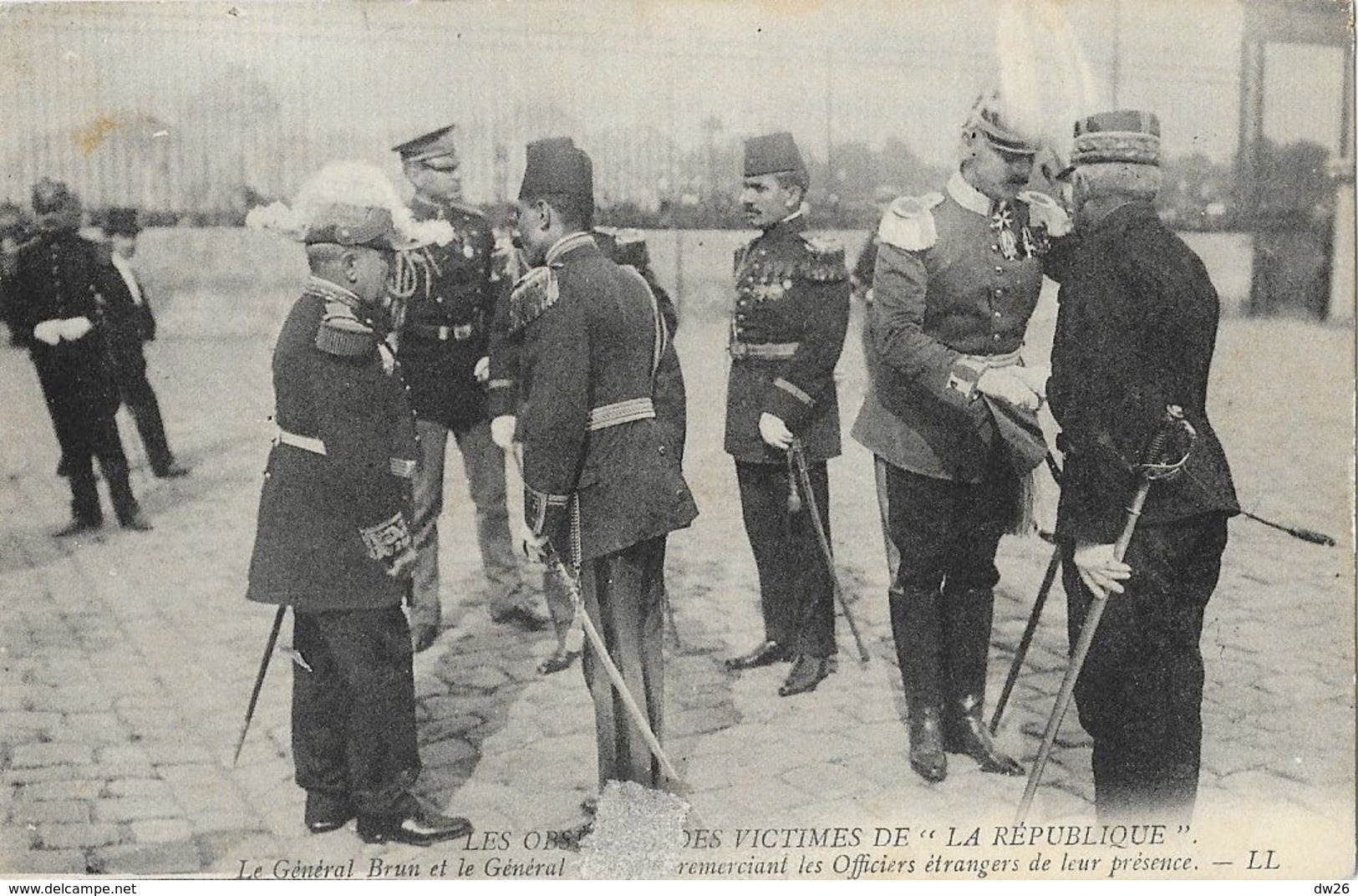 Les Obsèques Des Victimes De La République - Le Général Brun Et Tremeau Remerciant Les Officiers étrangers 1910 - Begrafenis