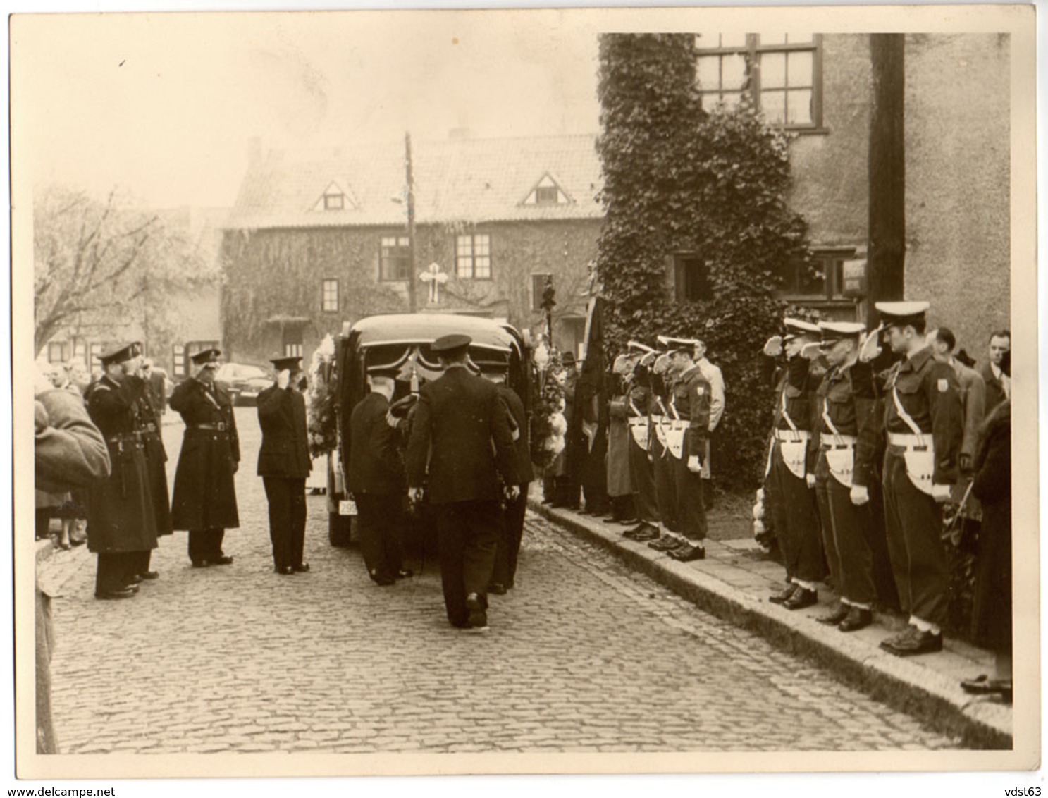 Watermael BOITFORT Place De La PATRIE Enterrement Begrafenis Corbillard Lijkwagen Policiers MP Militaires Photo - Watermaal-Bosvoorde - Watermael-Boitsfort