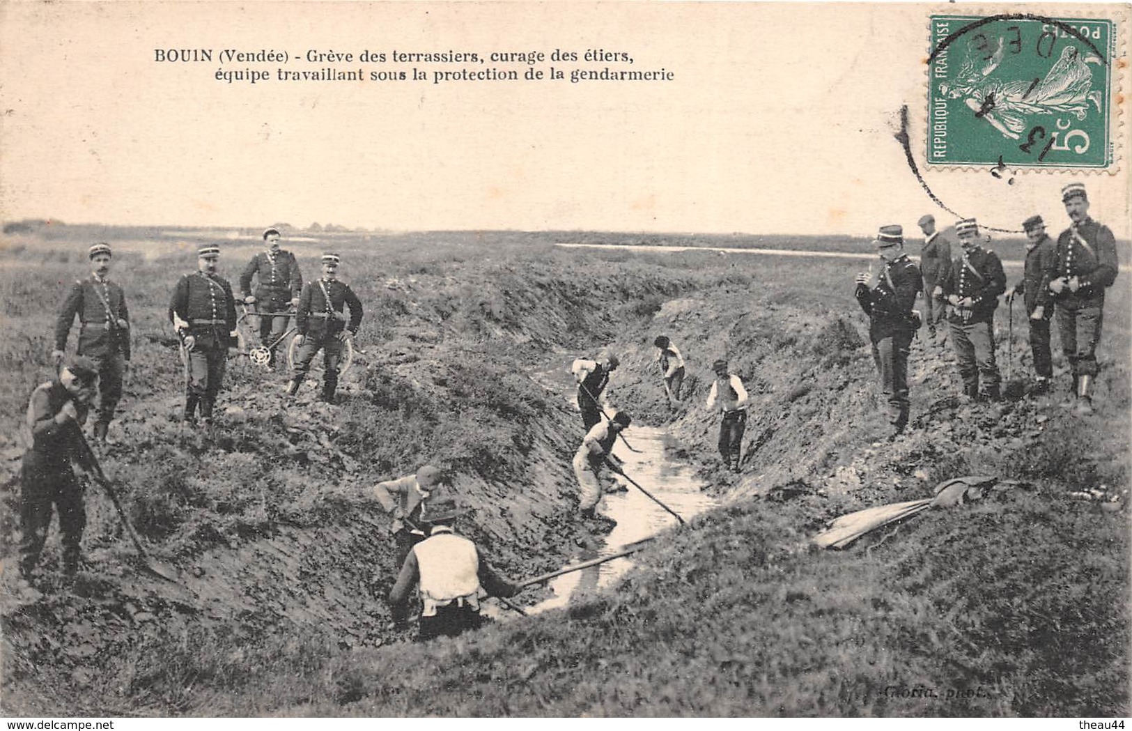 BOUIN - Grèves Des Terrassiers , Curage Des Etiers, équipe Travaillant Sous La Protection De La Gendarmerie - Gendarmes - Autres & Non Classés