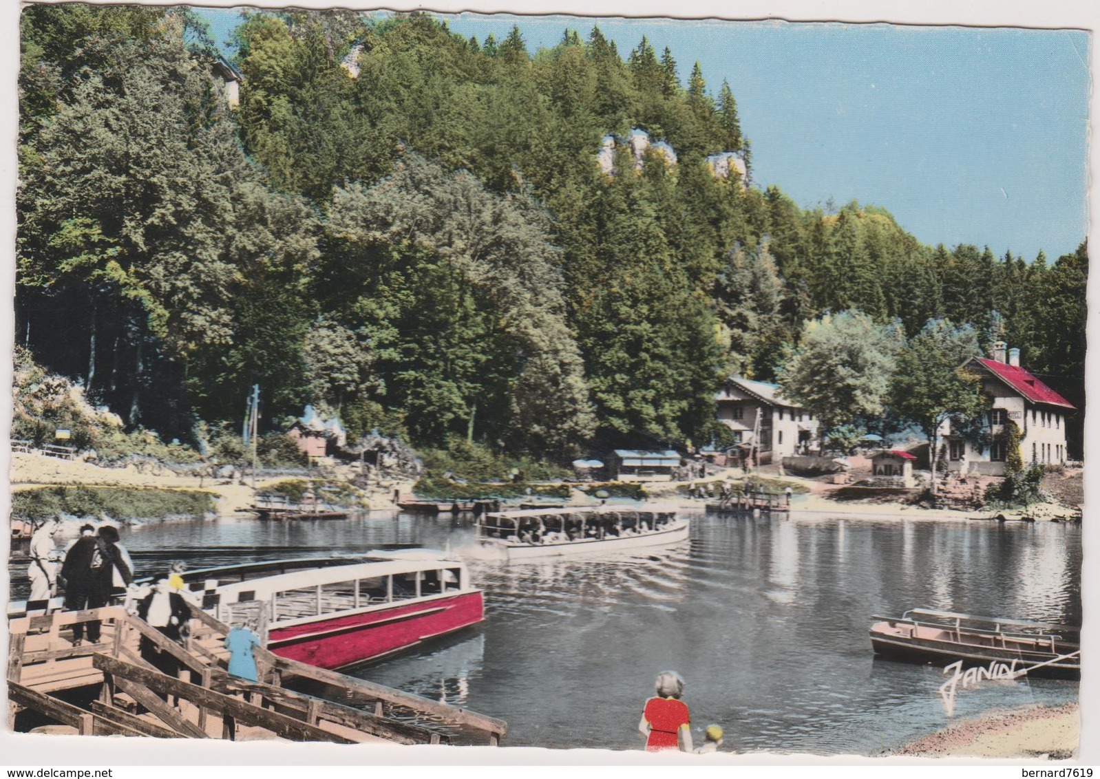 25  Villers Le Lac  Ledebarcadere Du Saut Du Doubs  Et L'hotel De La Chute - Autres & Non Classés