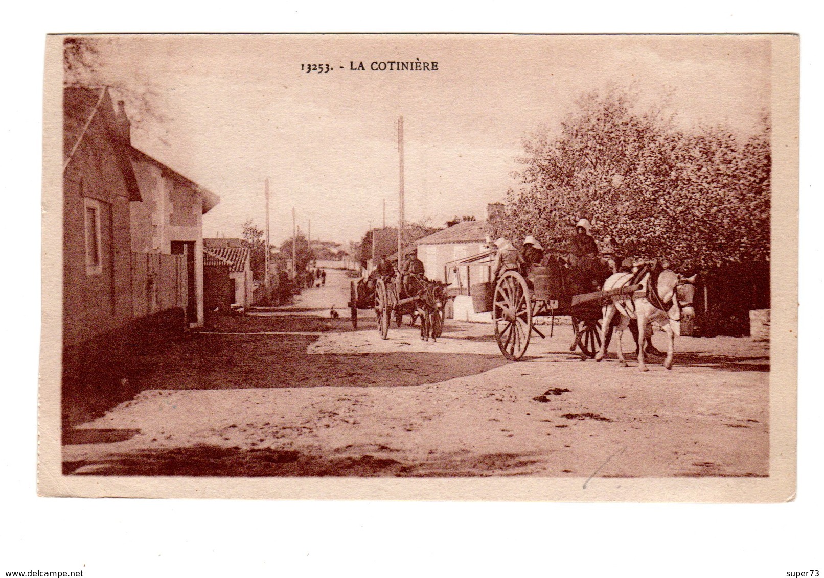 CPA 17 - La Cotiniere , Belle Animation , Attelages - Ile D'Oléron