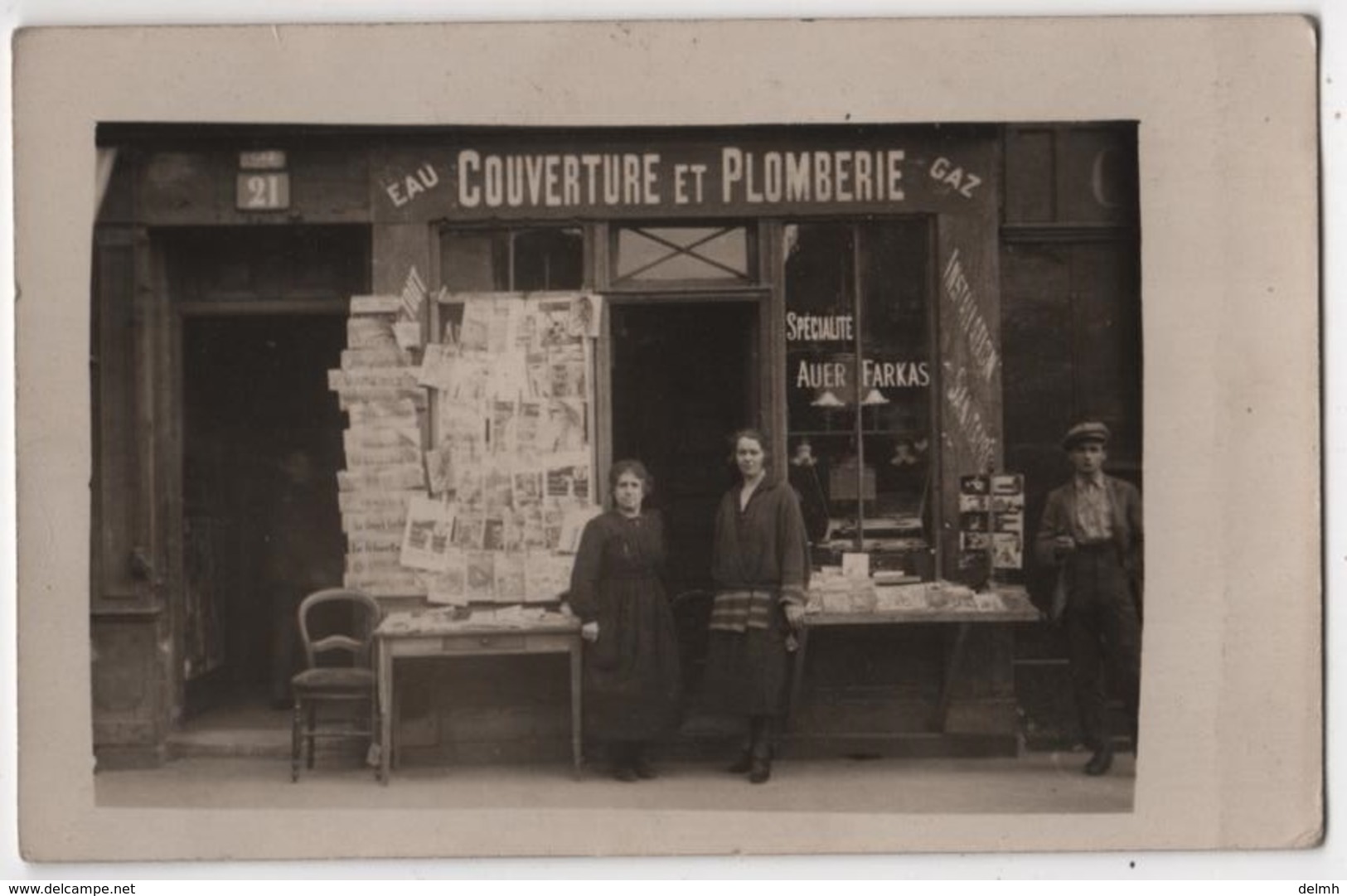 CARTE PHOTO Commerce Couverture Et Plomberie Marchand Journaux Cartes Postales Au 21 Lieu à Identifier - Magasins