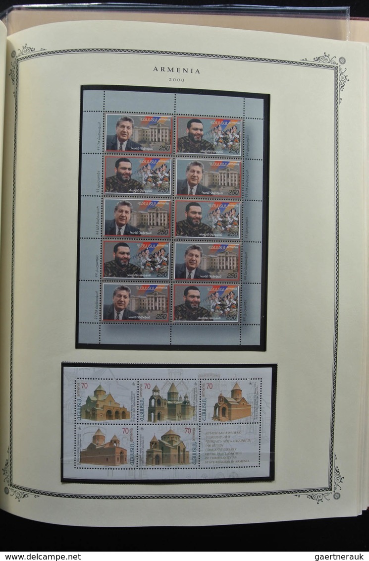 Armenien: 1919-2009: Well filled, mostly MNH collection Armenia 1919-2009 on Scott pages in springba