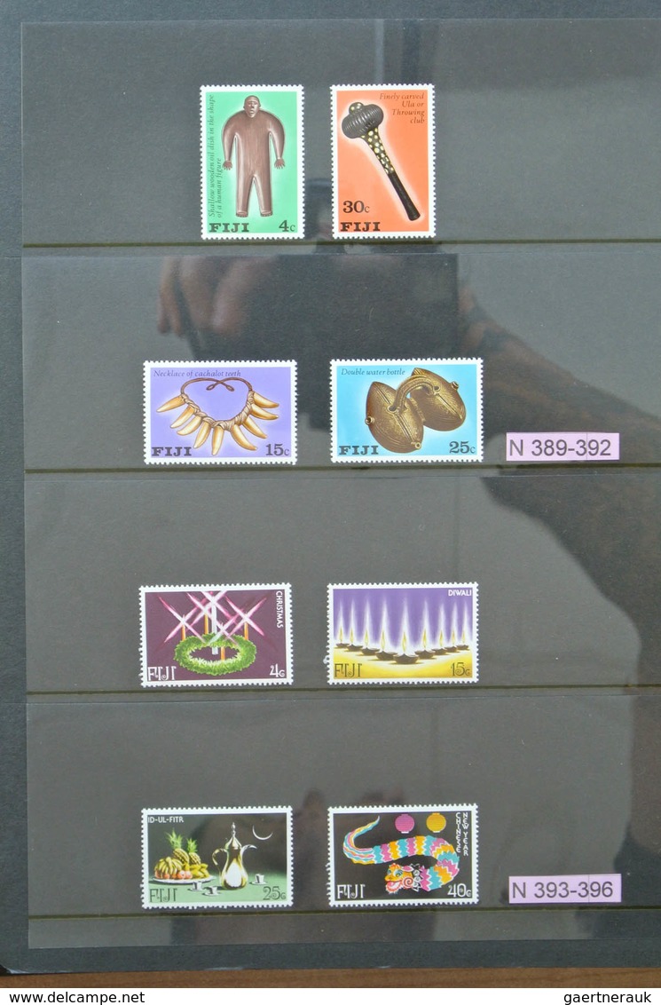 Fiji-Inseln: 1922-2009: Beautiful, as good as complete, MNH collection Fiji 1922-2009 in 2 albums an