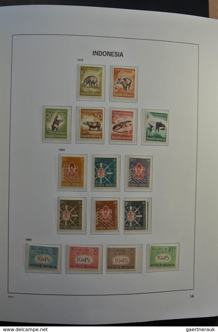 Indonesien: 1949-2010: As good as complete, almost only MNH collection Indonesia 1949-2010 in 4 Davo