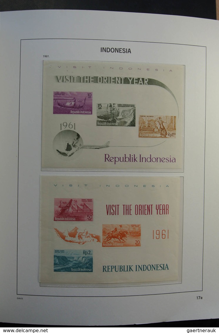 Indonesien: 1949-2010: As good as complete, almost only MNH collection Indonesia 1949-2010 in 4 Davo