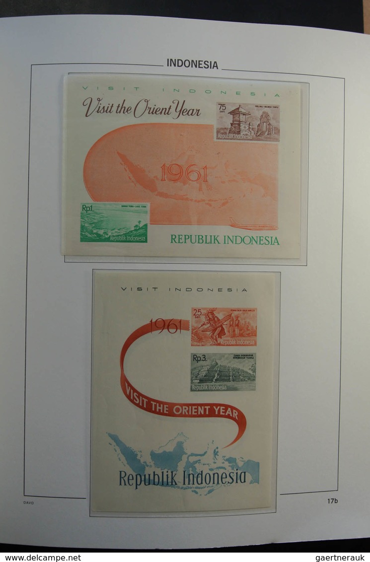 Indonesien: 1949-2010: As good as complete, almost only MNH collection Indonesia 1949-2010 in 4 Davo