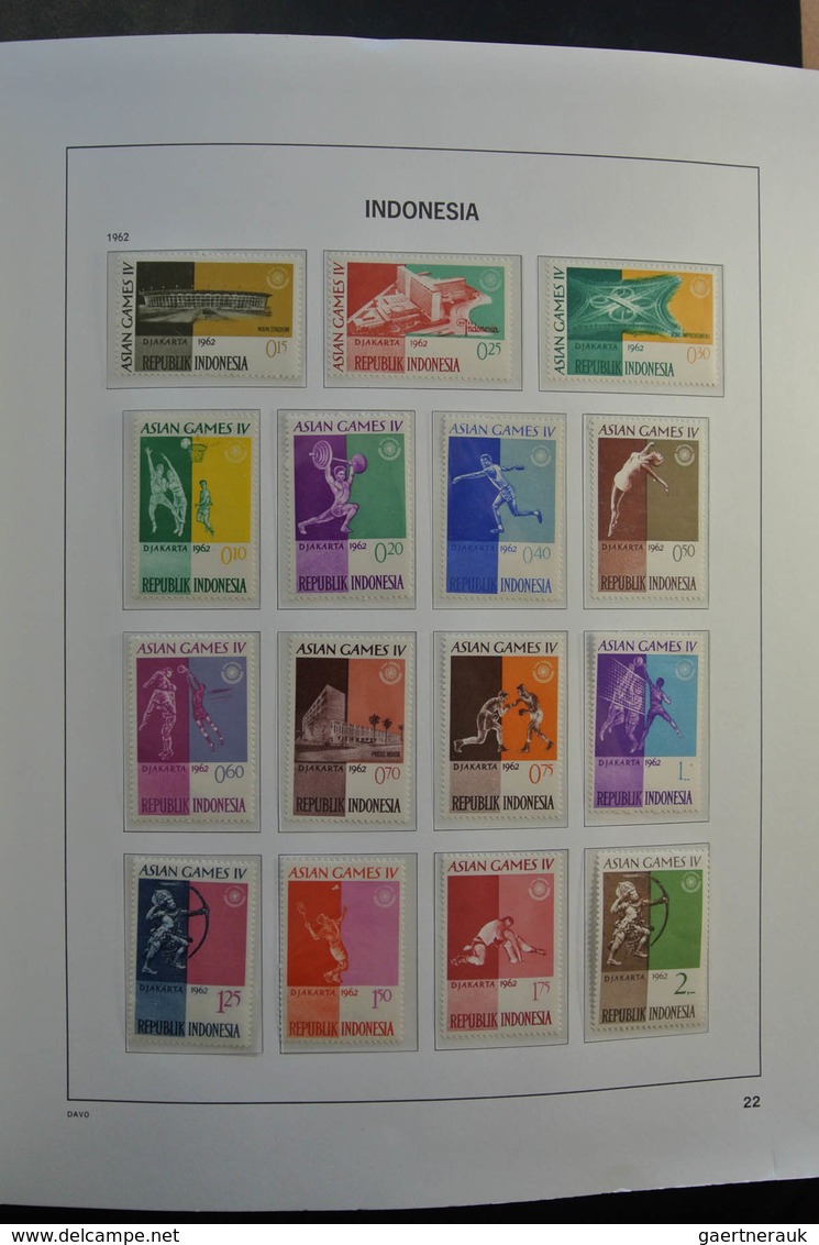 Indonesien: 1949-2010: As good as complete, almost only MNH collection Indonesia 1949-2010 in 4 Davo