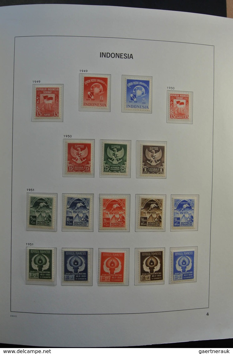 Indonesien: 1949-2010: As good as complete, almost only MNH collection Indonesia 1949-2010 in 4 Davo