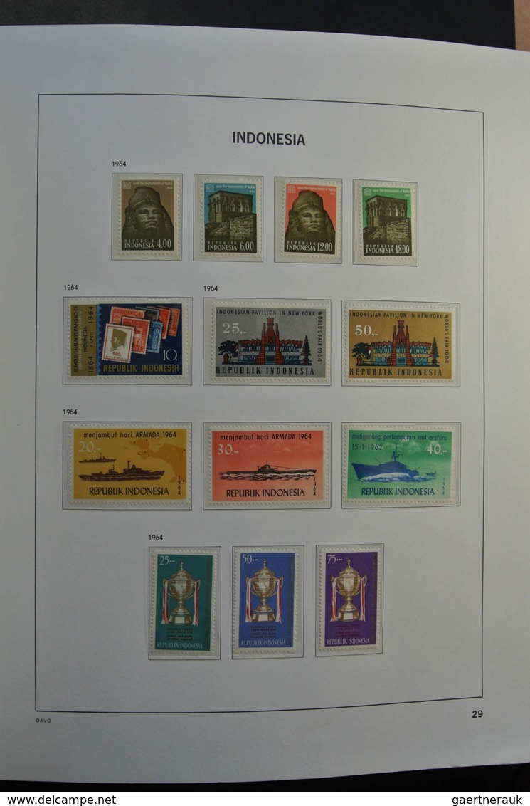 Indonesien: 1949-2010: As good as complete, almost only MNH collection Indonesia 1949-2010 in 4 Davo