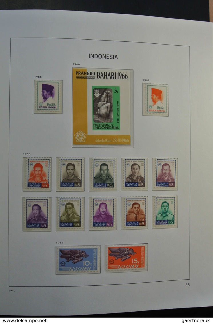 Indonesien: 1949-2010: As good as complete, almost only MNH collection Indonesia 1949-2010 in 4 Davo