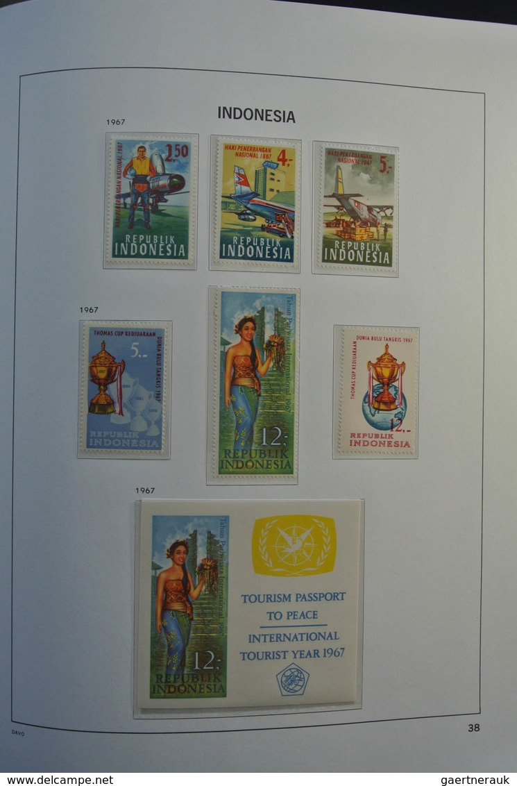 Indonesien: 1949-2010: As good as complete, almost only MNH collection Indonesia 1949-2010 in 4 Davo