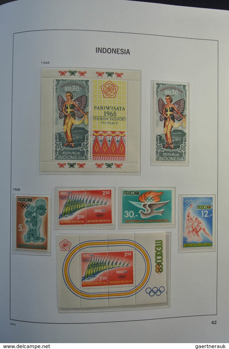 Indonesien: 1949-2010: As good as complete, almost only MNH collection Indonesia 1949-2010 in 4 Davo