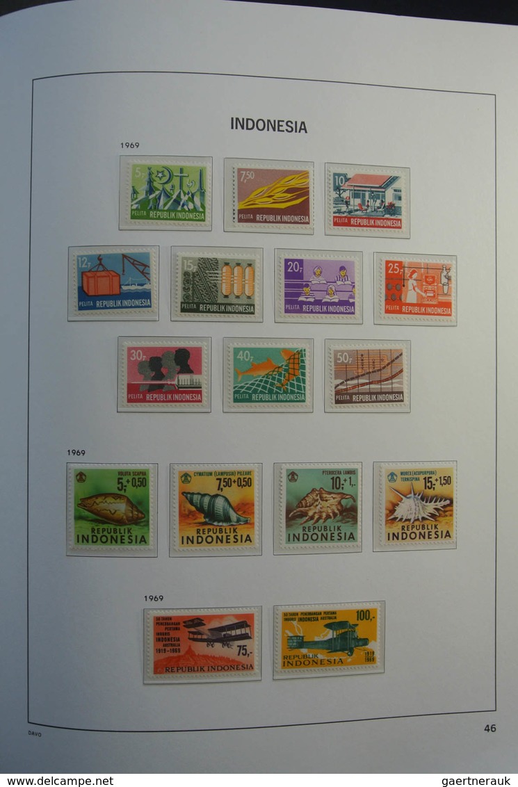 Indonesien: 1949-2010: As good as complete, almost only MNH collection Indonesia 1949-2010 in 4 Davo