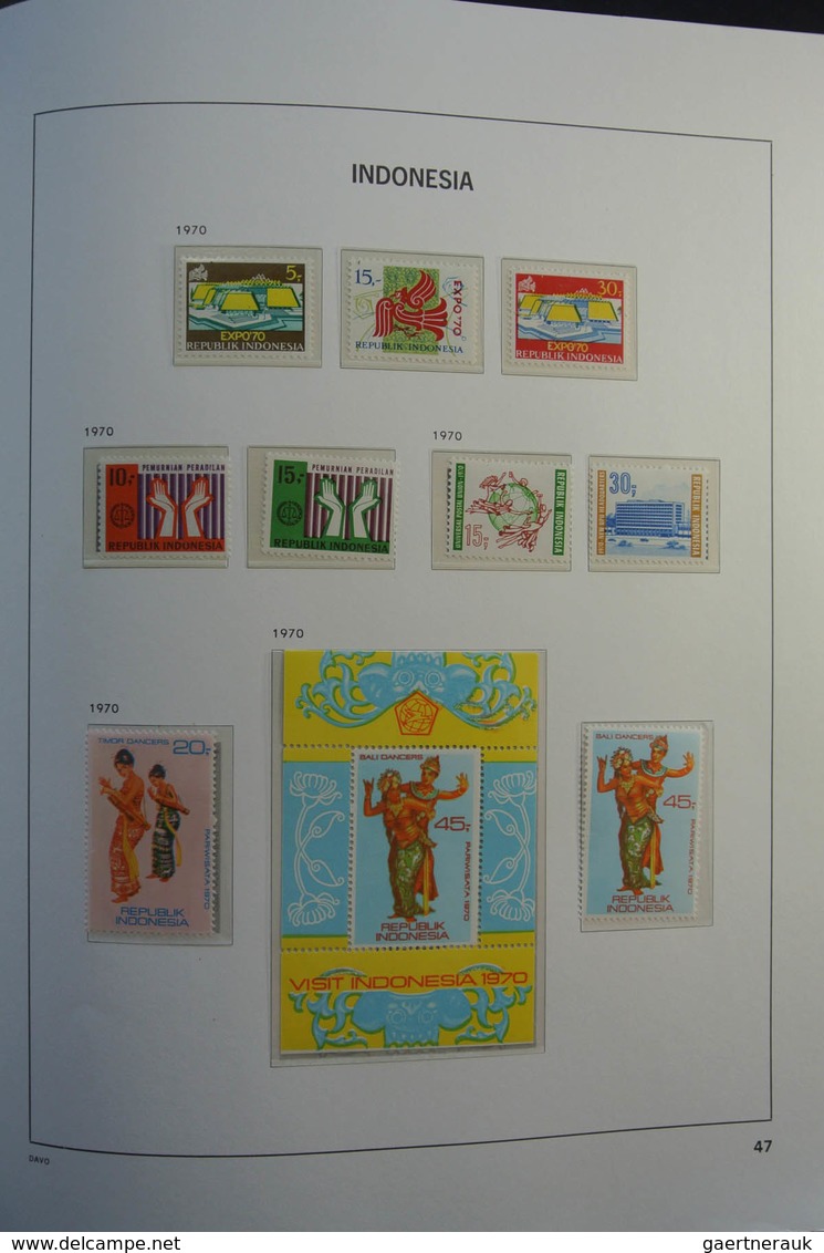 Indonesien: 1949-2010: As good as complete, almost only MNH collection Indonesia 1949-2010 in 4 Davo