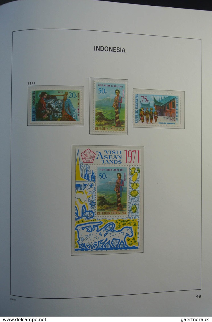 Indonesien: 1949-2010: As good as complete, almost only MNH collection Indonesia 1949-2010 in 4 Davo