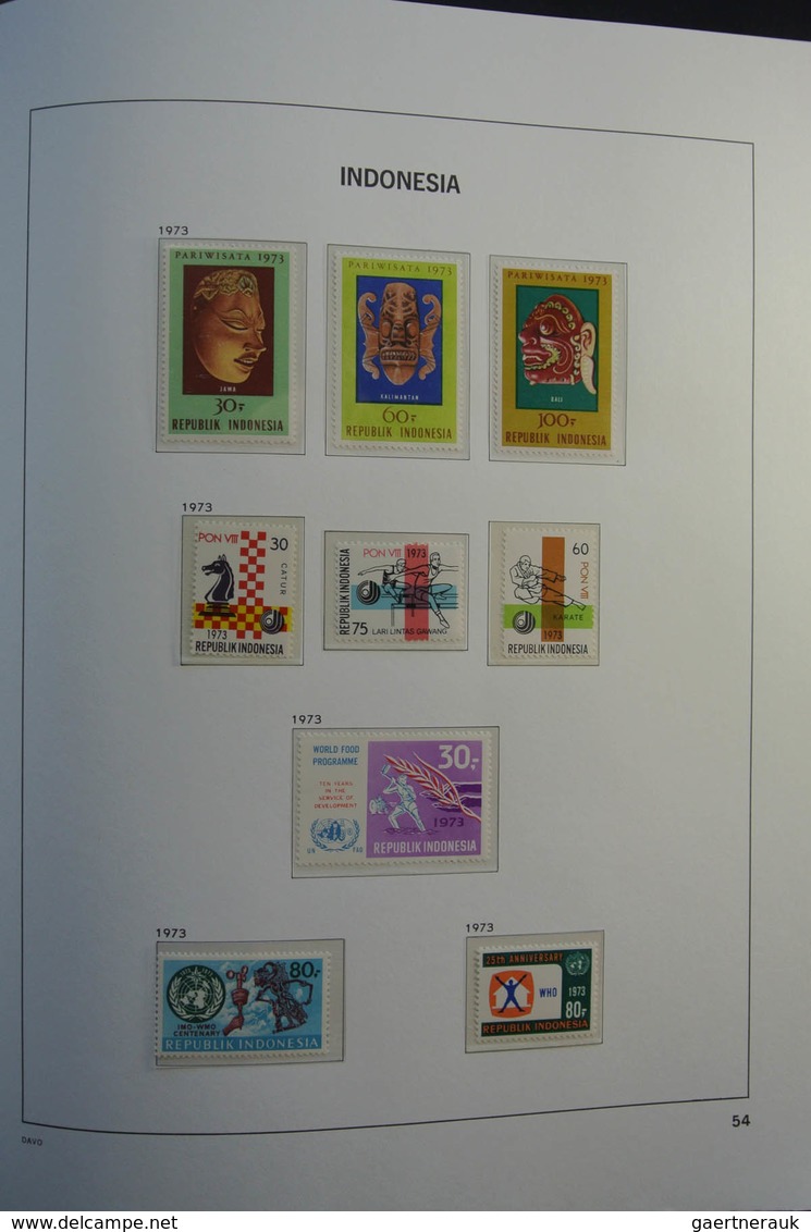 Indonesien: 1949-2010: As good as complete, almost only MNH collection Indonesia 1949-2010 in 4 Davo