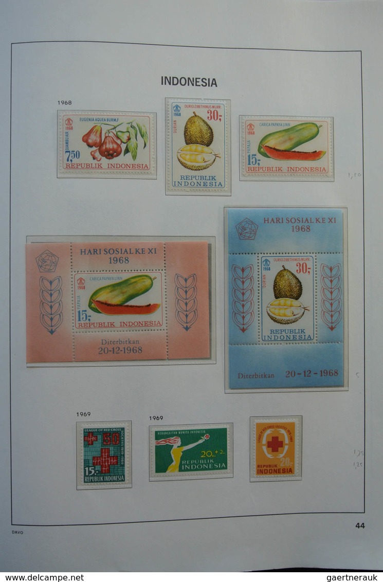 Indonesien: 1949-2012: As good as complete, almost only MNH collection Indonesia 1949-2012 in Davo c