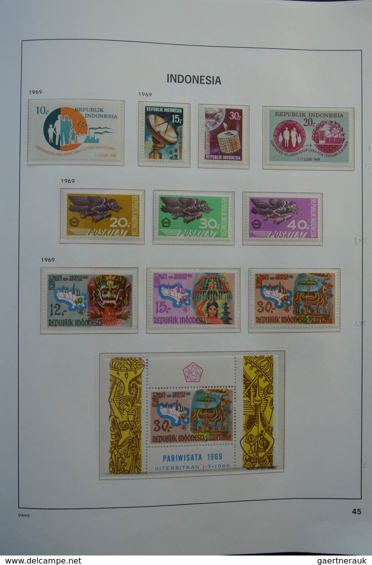 Indonesien: 1949-2012: As good as complete, almost only MNH collection Indonesia 1949-2012 in Davo c