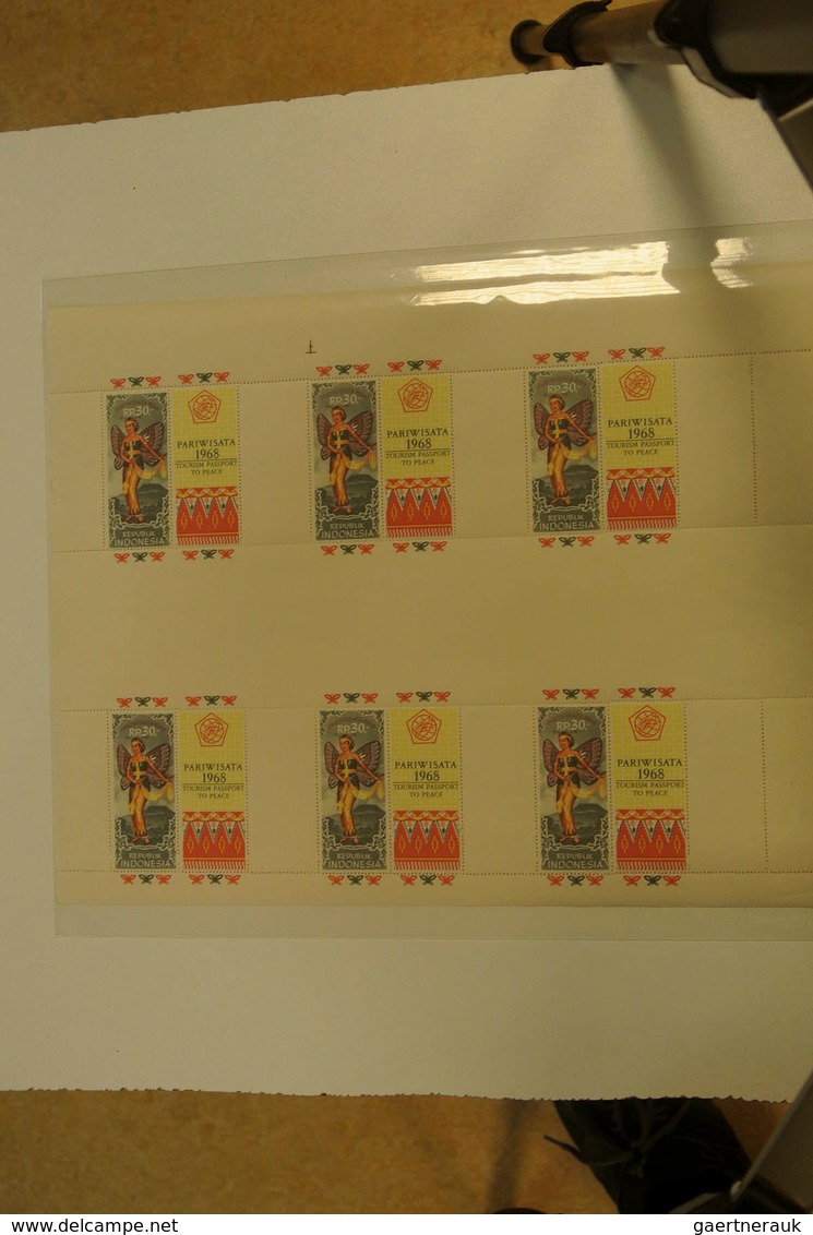 Indonesien: 1967/68: Incredible lot of varieties and proofs, uncut sheets of 6/8/10 sheetlets incl.