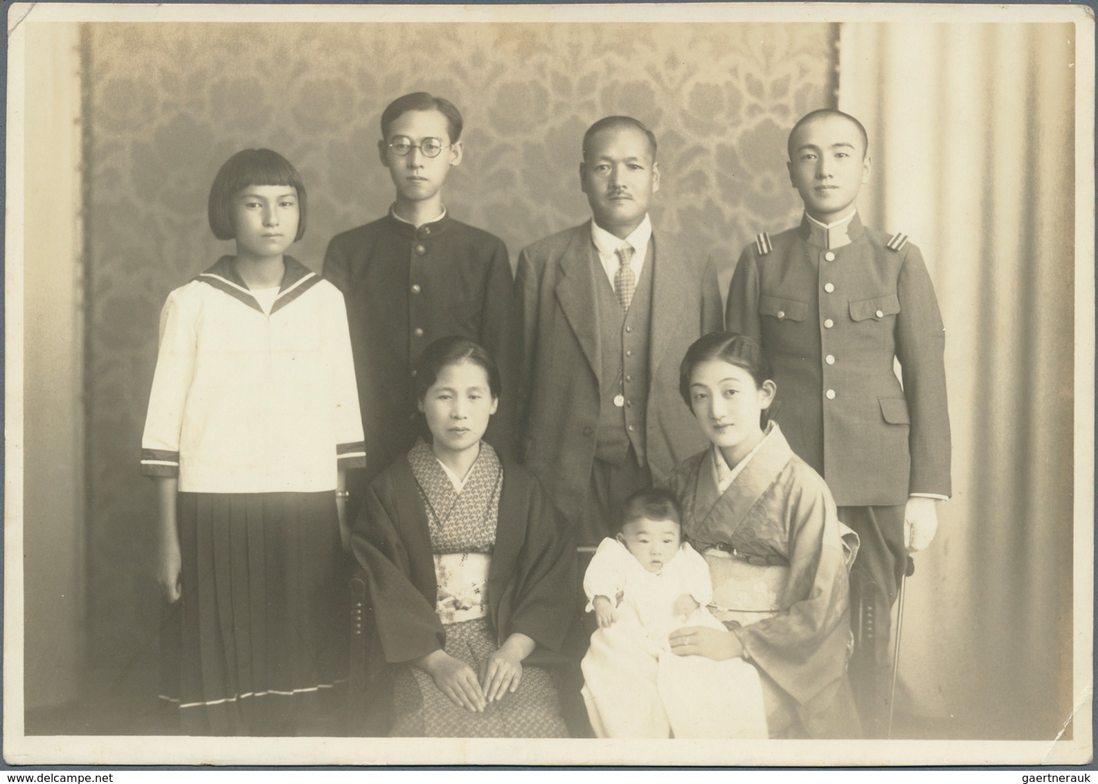 Japan - Besonderheiten: Japan, 1895/1965, ca. 770 photographs, majority small size, inc. family, sch