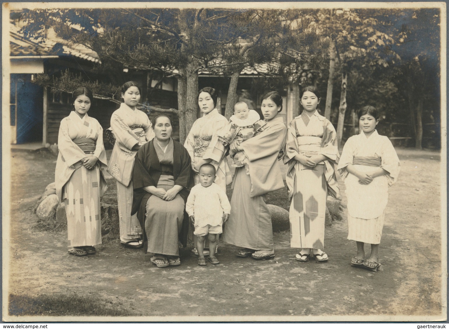 Japan - Besonderheiten: Japan, 1895/1965, ca. 770 photographs, majority small size, inc. family, sch