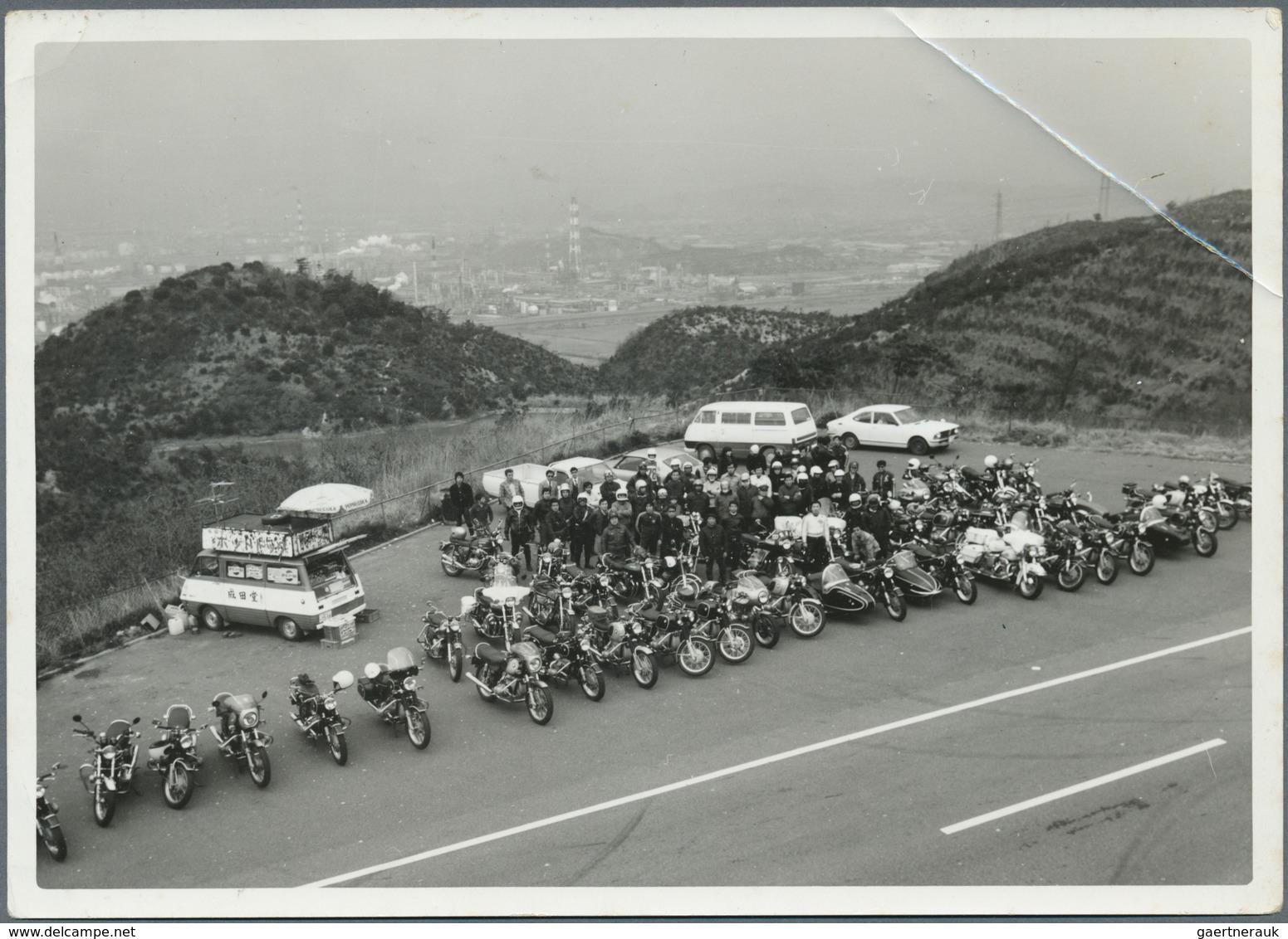 Japan - Besonderheiten: Japan, 1895/1965, ca. 770 photographs, majority small size, inc. family, sch