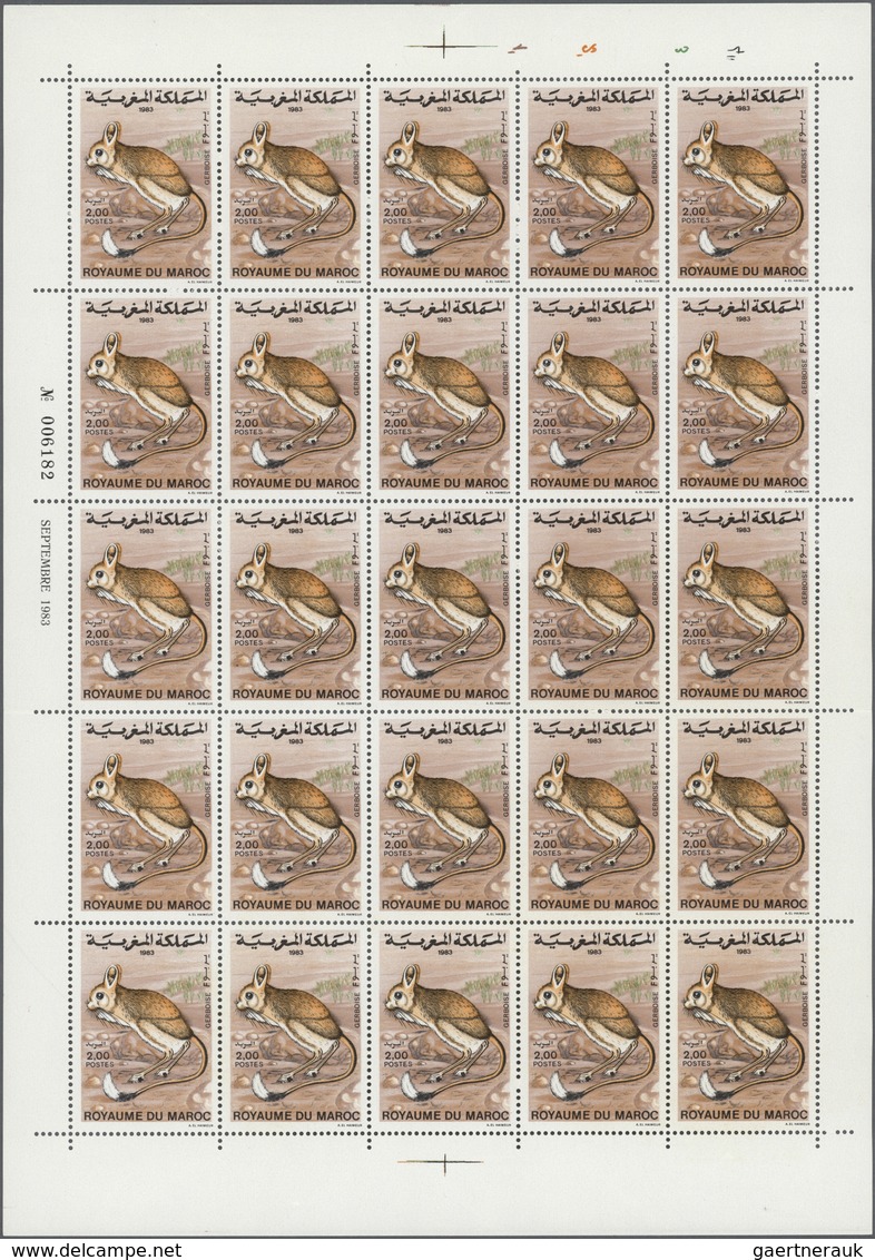 Marokko: 1960/1985 (ca.), Comprehensive U/m Accumulation Of Large Units/sheets, Also Overprints, Att - Unused Stamps