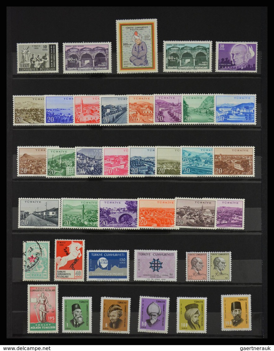 Italienische Kolonien: 1874-1950: Mint hinged and used, messy lot Italian territories and colonies 1