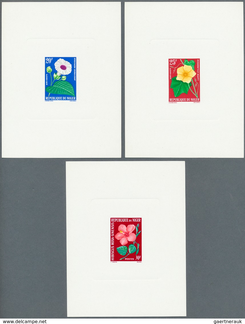 Thematik: Flora, Botanik / Flora, Botany, Bloom: 1960/1990 (ca.), Assortment Of 95 Positions Incl. S - Other & Unclassified