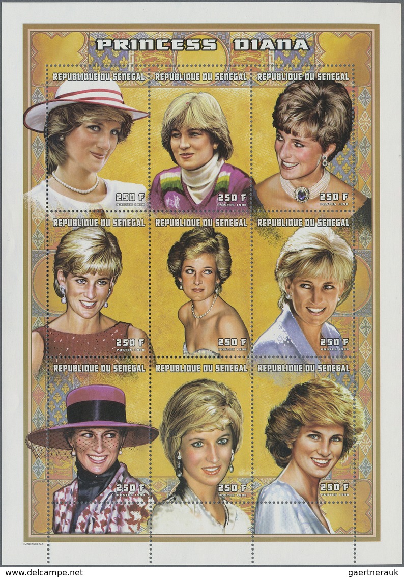 Thematik: Königtum, Adel / Royalty, Nobility: 1973/1998 (ca.), British Royals, Holding Of U/m Stamps - Koniklijke Families