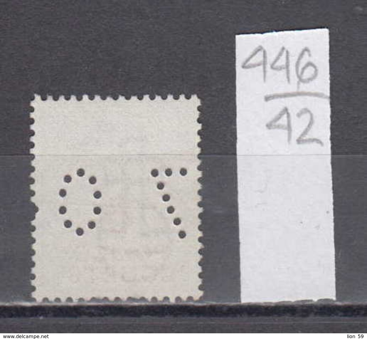 42K446 / POLICE COURTS  6 D .  , Perfin Perfores Perforiert , Revenue Fiscaux , Great Britain Grande-Bretagne - Perfins